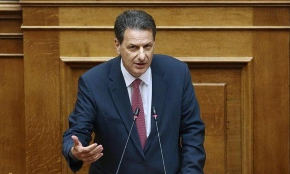 Σκυλακάκης για την τιμή της βενζίνης: «Μεγαλύτερη έκπτωση με την άυλη κάρτα καυσίμων»